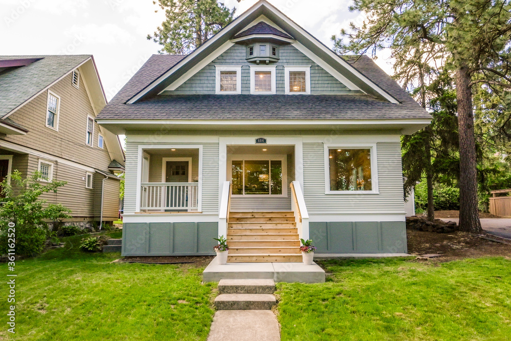 craftsman house on the hill